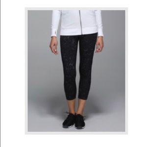 Lululemon Wunder Under Crop Yoga Pant.
